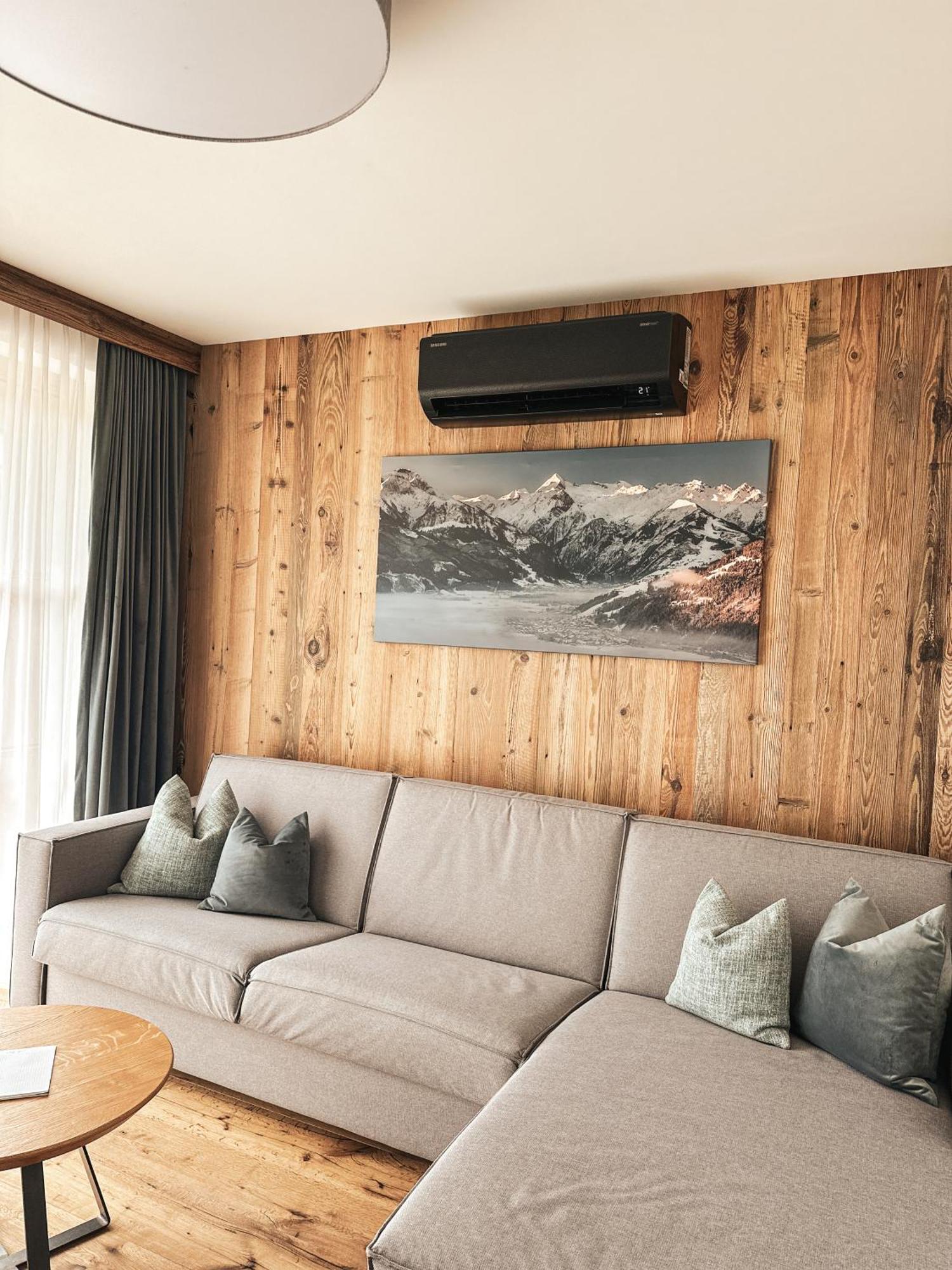 Suite Sauna Bathtub