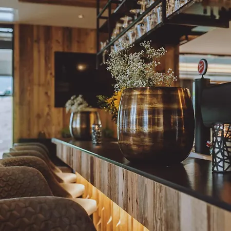 Zaglgut Premium Hotel & Chalets, Zell Am See-Kaprun - Wellness & Infinity Pool, Air Conditioning, Panoramic Views & Summer Card Included-2